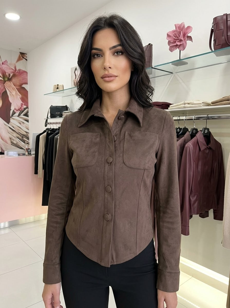 Camicia da Donna in Camoscio Marrone – Eleganza e Stile Contemporaneo
