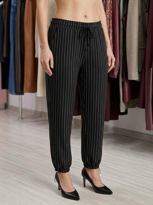 Pantaloni Gessati Stile Jogger con Coulisse e Fondo Elasticizzato