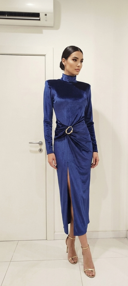 Abito Virginia lungo in velluto blu notte con fibbia gioiello e spacco
