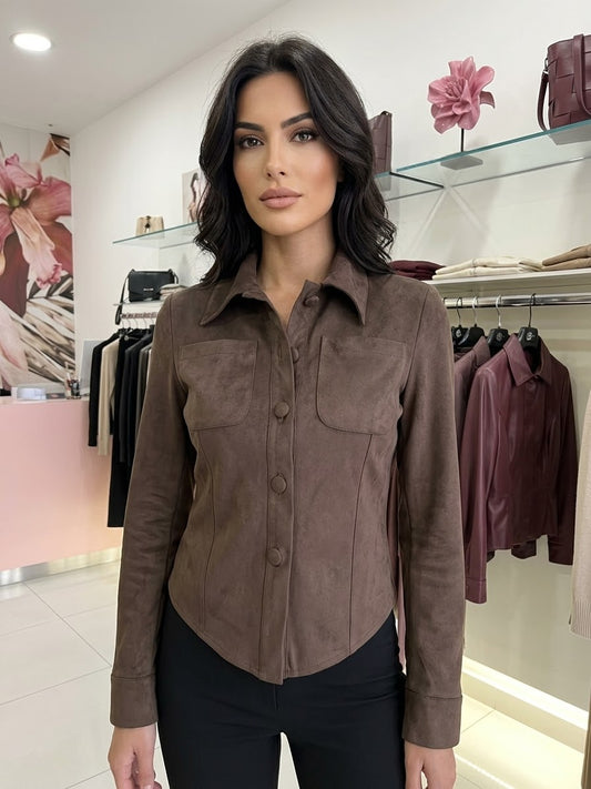 Camicia da Donna in Camoscio Marrone – Eleganza e Stile Contemporaneo